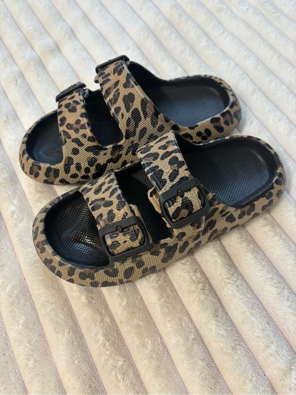 Women’s Leopard Print Double-Strap Slide Sandals Size 7.5